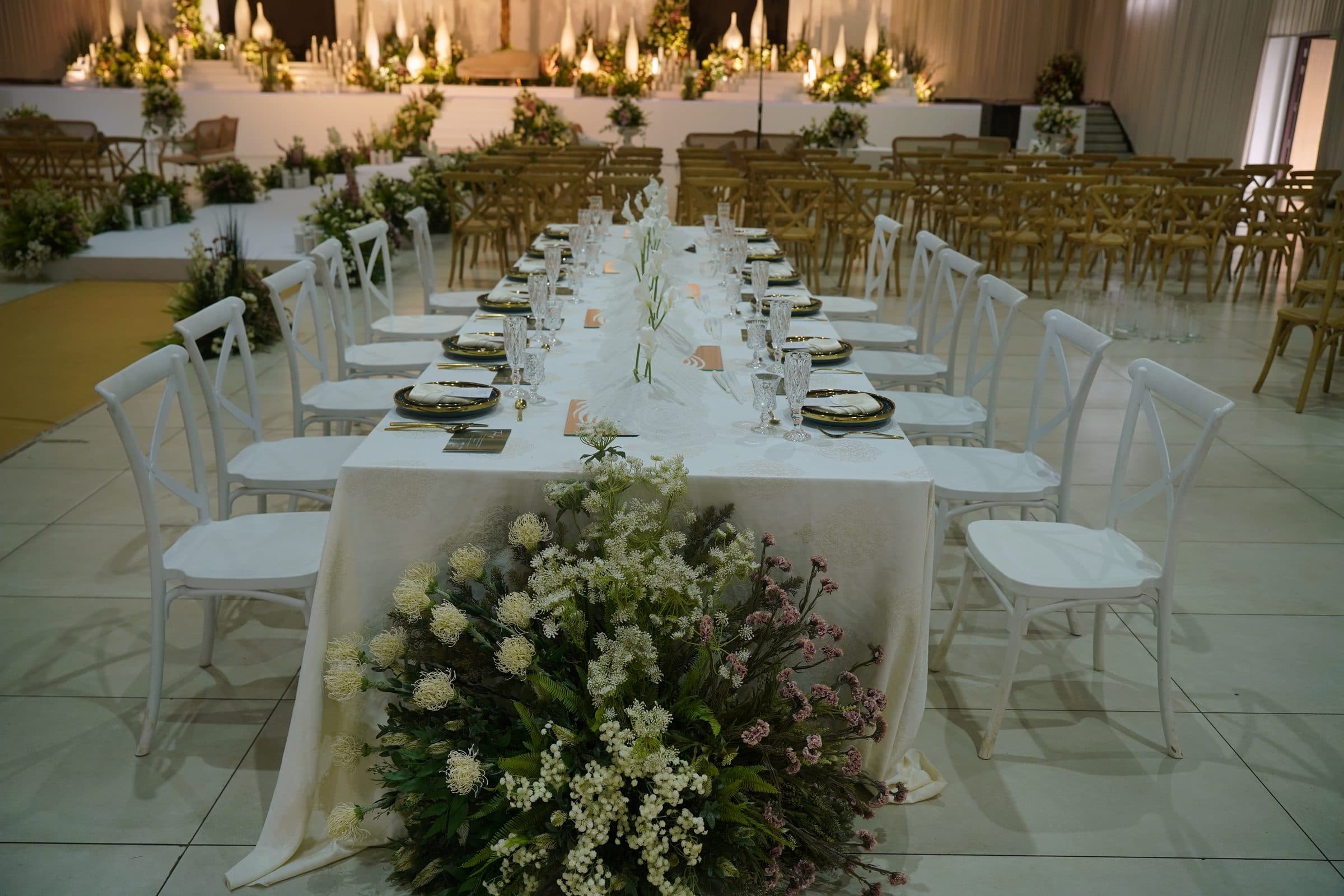 A full floral centrepiece on the head table